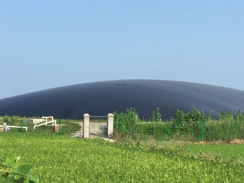 黑膜沼气池封面与底衬