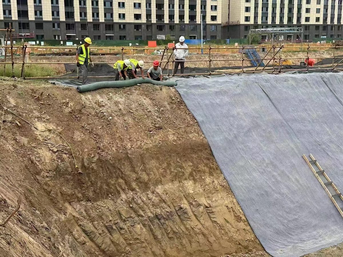 水泥毯渠道衬砌施工实拍