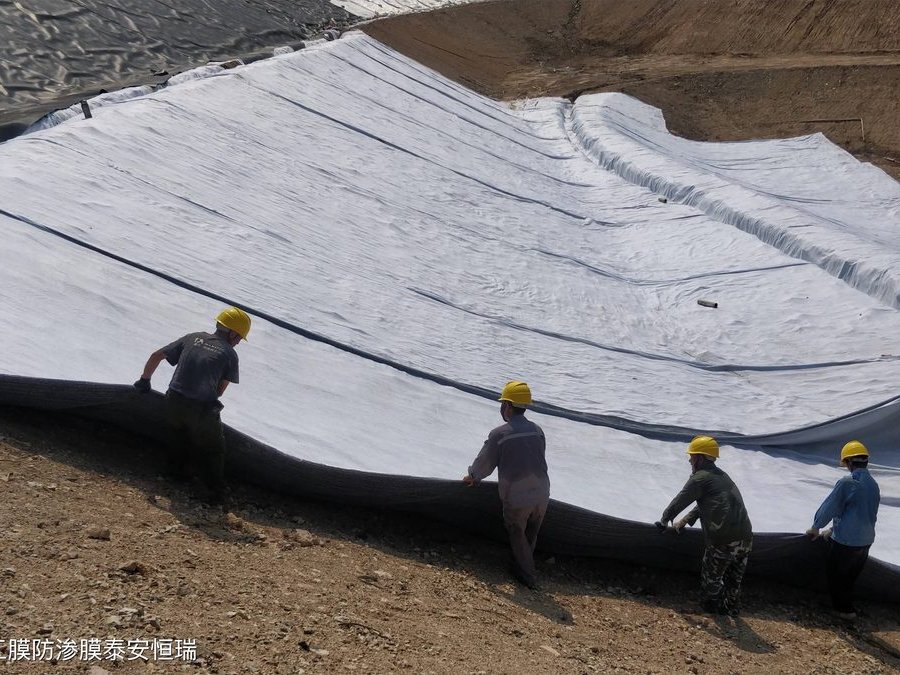 膨润土防水毯铺设施工实拍